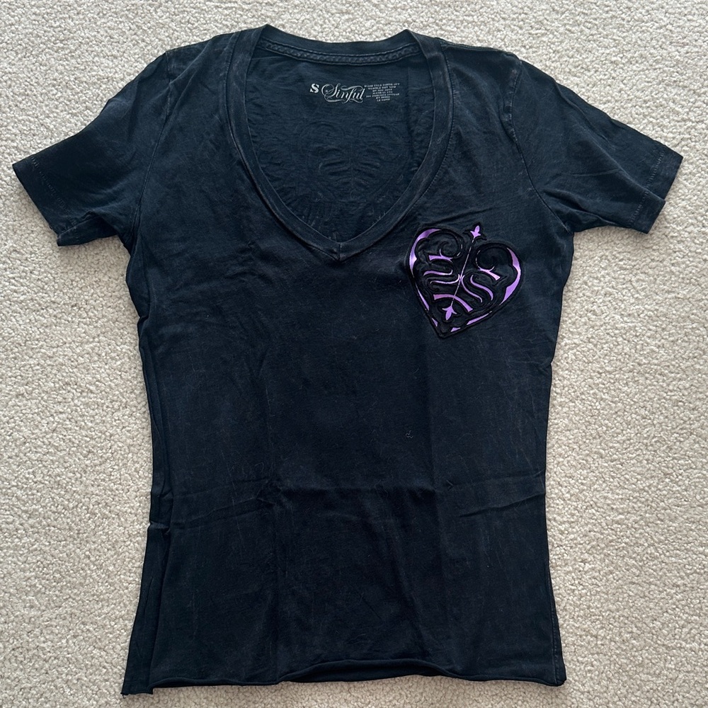 Angel wings Black and purple V-Neck Top with Purple Heart on the front Design.